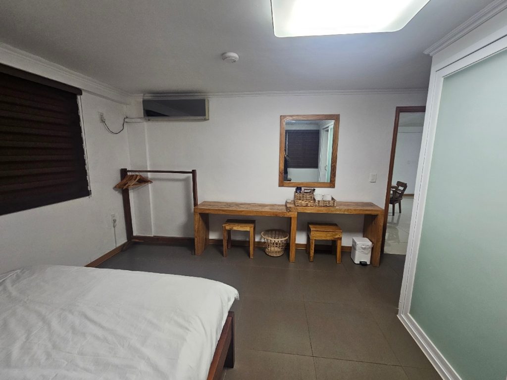bedroom2